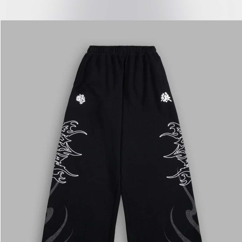 GHOST FLAME DURST SWEATS V2 IN BLACK
REGULAR PRICE